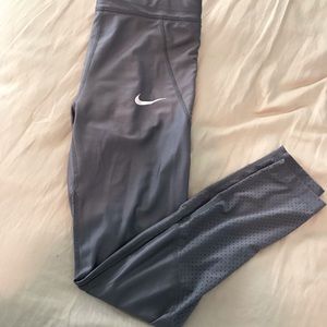 Sz. Medium grey Nike running tights